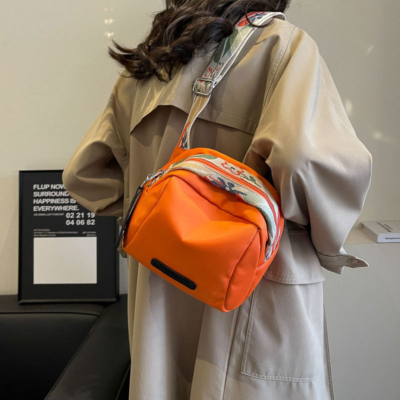 Oxford Shoulder Bag Shell Shape Stylish Elegant Design