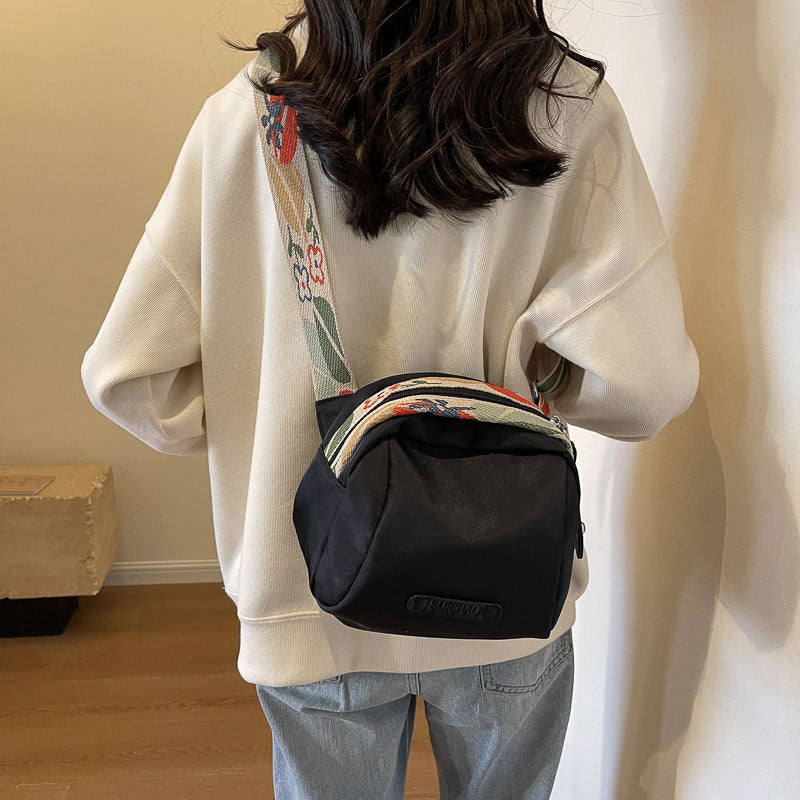 Oxford Shoulder Bag Shell Shape Stylish Elegant Design
