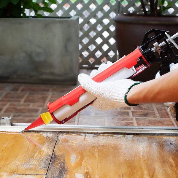 Universal Integrated Caulking Nozzle Tool Kit With Rubber Components