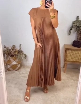 Sleeveless Pleated Dress Solid Color Elegant Simple Design