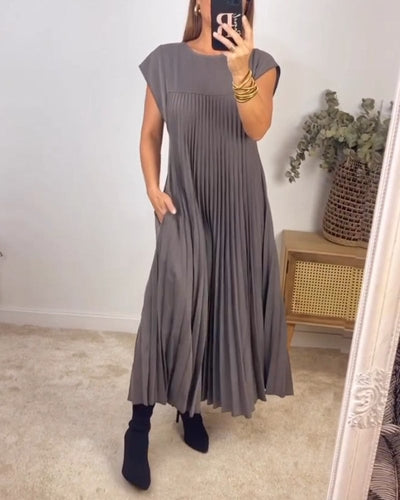 Sleeveless Pleated Dress Solid Color Elegant Simple Design
