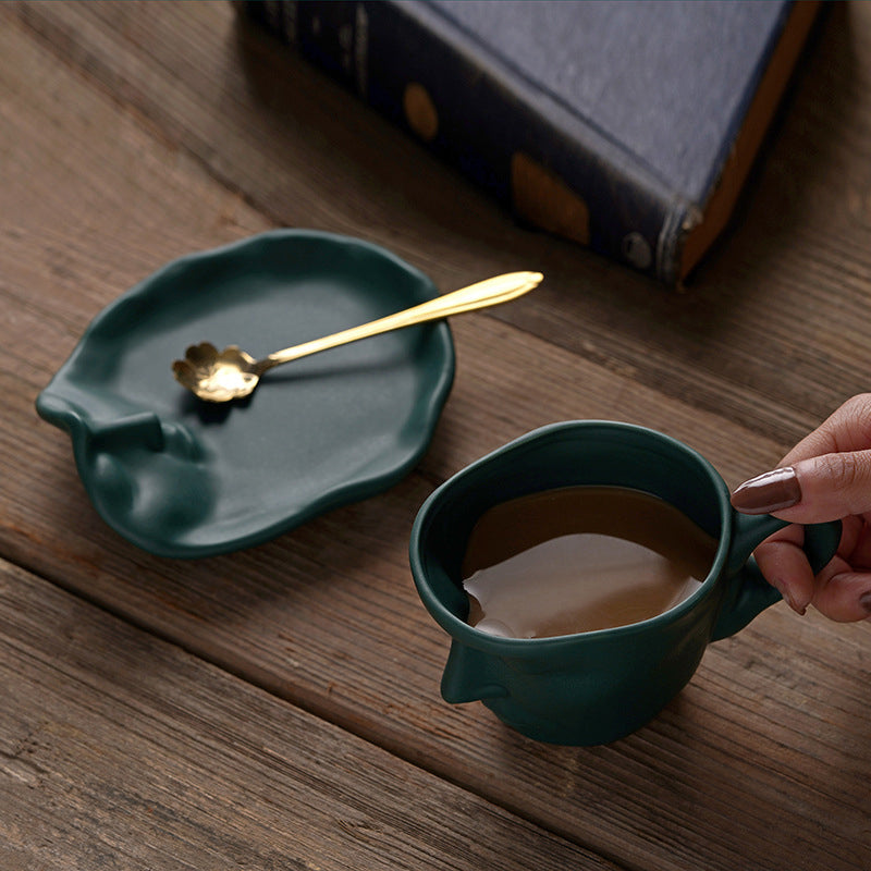 Creative Ceramic Face Coffee Mug With Artistic Metal Touch Design