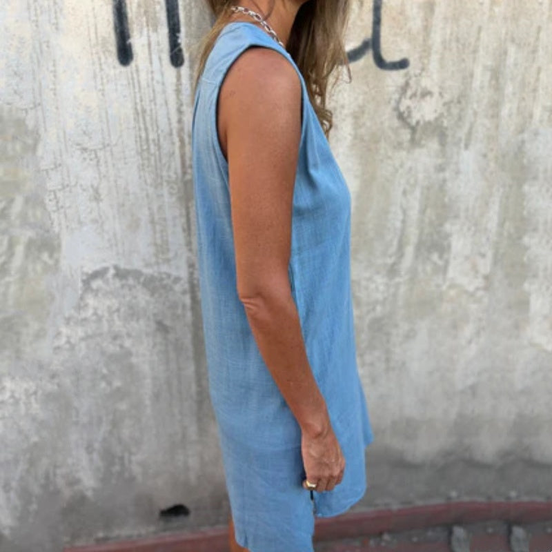 Women's Sleeveless V-Neck Dress With Button And Pocket Detail